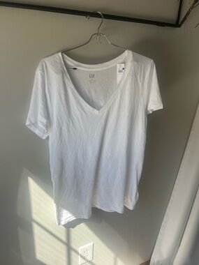 NWT Gap Favorite Tee- White